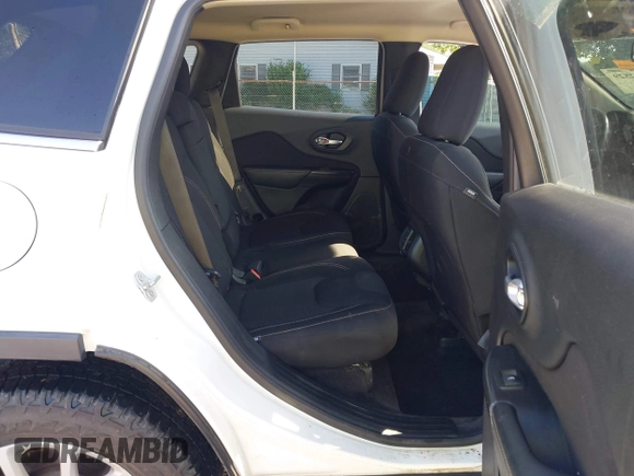 2016 Jeep Cherokee Latitude with VIN 1C4PJMCB7GW371955, listed as a IAAI auction lot 42562529 with 111,826 mi miles and . Bid and sale history available at DreamBid. Image 8.