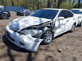 2004 Lexus ES 330 with VIN JTHBA30G145039952, listed as a IAAI auction lot 42114092 with 201,687 mi miles. Bid and sale history available at carsss.com. Image 2.