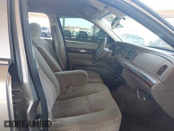 2004 Mercury Grand Marquis GS z VIN 2MEFM74W44X661154, wystawiony jako IAAI lot #42268675 z przebiegiem 236 456 mil mil oraz . Historia ofert i sprzedaży dostępna na DreamBid. Obrazek 5.