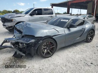 2021 Toyota Supra 3.0 z VIN WZ1DB0C06MW041275, wystawiony jako Copart lot #46954384 z przebiegiem Nie podano mil oraz . Historia ofert i sprzedaży dostępna na DreamBid. Obrazek 1.