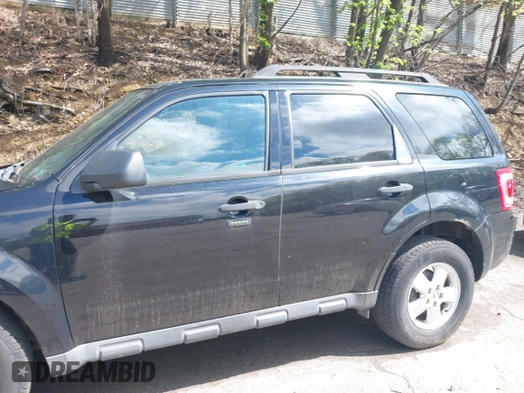2010 Ford Escape XLT z VIN 1FMCU9DGXAKD25432, wystawiony jako IAAI lot #42195798 z przebiegiem 135 080 mil mil oraz . Historia ofert i sprzedaży dostępna na DreamBid. Obrazek 17.