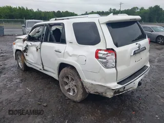 2010 Toyota 4Runner SR5 z VIN JTEZU5JR7A5008313, wystawiony jako IAAI lot #42242277 z przebiegiem 276 484 mil mil oraz . Historia ofert i sprzedaży dostępna na DreamBid. Obrazek 3.