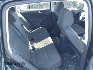 2015 Volkswagen Tiguan S с VIN WVGAV7AX8FW615777, выставлен на аукционе IAAI как лот 42165193 с пробегом Не указан миль и . История ставок и продаж доступна на DreamBid. Изображение 8.