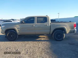 2017 Toyota Tacoma SR5 z VIN 5TFAZ5CN2HX039996, wystawiony jako IAAI lot #41406419 z przebiegiem 132 200 mil mil oraz . Historia ofert i sprzedaży dostępna na DreamBid. Obrazek 14.