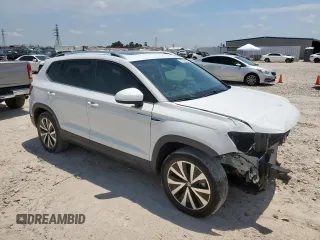 2024 Volkswagen Taos SE z VIN 3VVEX7B20RM002688, wystawiony jako Copart lot #57258985 z przebiegiem 9875 mil mil oraz Czysty tytuł • Clean title. Historia ofert i sprzedaży dostępna na DreamBid. Obrazek 4.
