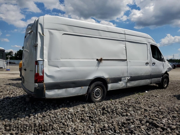 2019 Mercedes-Benz Sprinter Cargo Cargo with VIN W1W4EDHY4KP198942, listed as a Copart auction lot 60164484 with Not Provided miles and Salvage Title. Bid and sale history available at DreamBid. Image 3.