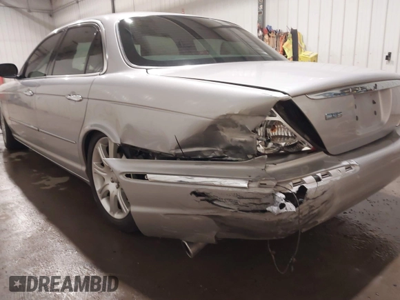 2004 Jaguar XJ with VIN SAJWA71C04SG33993, listed as a IAAI auction lot 41193040 with 79,944 mi miles. Bid and sale history available at carsss.com. Image 6.