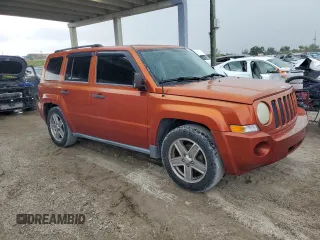 2008 Jeep Patriot Sport z VIN 1J8FT28WX8D649176, wystawiony jako Copart lot #55927795 z przebiegiem 109 587 mil mil oraz Czysty tytuł • Clean title. Historia ofert i sprzedaży dostępna na DreamBid. Obrazek 4.