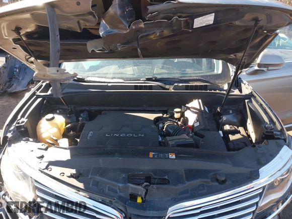 2016 Lincoln MKX Reserve with VIN 2LMTJ6LR7GBL90370, listed as a IAAI auction lot 41578776 with Not Provided miles and . Bid and sale history available at DreamBid. Image 10.