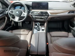 2023 BMW 5 Series M550i xDrive z VIN WBA13BK02PCN82953, wystawiony jako Copart lot #68124264 z przebiegiem 10 010 mil mil oraz Szkoda całkowita • Salvage title. Historia ofert i sprzedaży dostępna na DreamBid. Obrazek 8.