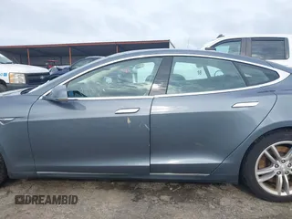 2013 Tesla Model S с VIN 5YJSA1CN4DFP26552, выставлен на аукционе IAAI как лот 42370183 с пробегом Не указан миль и . История ставок и продаж доступна на DreamBid. Изображение 13.