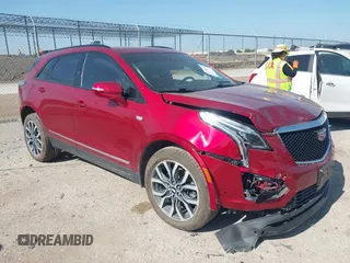 2021 Cadillac XT5 z VIN 1GYKNHRS2MZ201245, wystawiony jako IAAI lot #42301099 z przebiegiem 50 605 mil mil oraz . Historia ofert i sprzedaży dostępna na DreamBid. Obrazek 1.