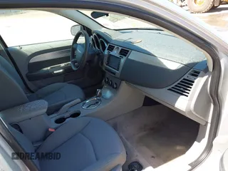 2008 Chrysler Sebring Touring z VIN 1C3LC56K58N267552, wystawiony jako IAAI lot #42273582 z przebiegiem 137 007 mil mil oraz . Historia ofert i sprzedaży dostępna na DreamBid. Obrazek 5.