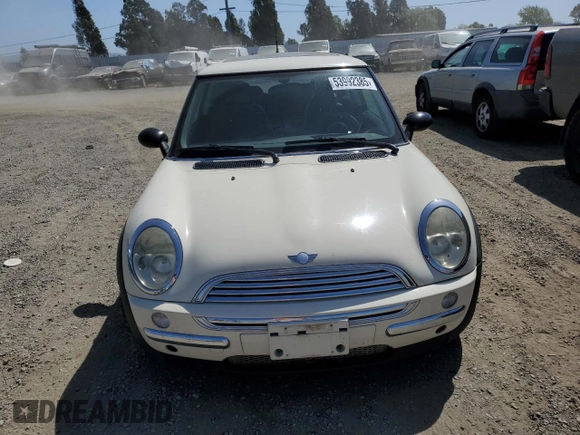 2003 MINI Hardtop с VIN WMWRC33453TJ52080, выставлен на аукционе Copart как лот 53992385 с пробегом 60 622 миль миль и Чистый • Clean title. История ставок и продаж доступна на DreamBid. Изображение 5.