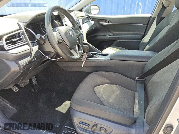 2024 Toyota Camry LE z VIN 4T1C11AK7RU852217, wystawiony jako Copart lot #57436885 z przebiegiem 45 828 mil mil oraz Czysty tytuł • Clean title. Historia ofert i sprzedaży dostępna na DreamBid. Obrazek 7.