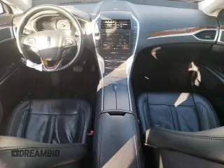 2015 Lincoln MKZ Hybrid z VIN 3LN6L2LUXFR624386, wystawiony jako Copart lot #52366325 z przebiegiem 126 405 mil mil oraz Szkody całkowita. Historia ofert i sprzedaży dostępna na DreamBid. Obrazek 8.