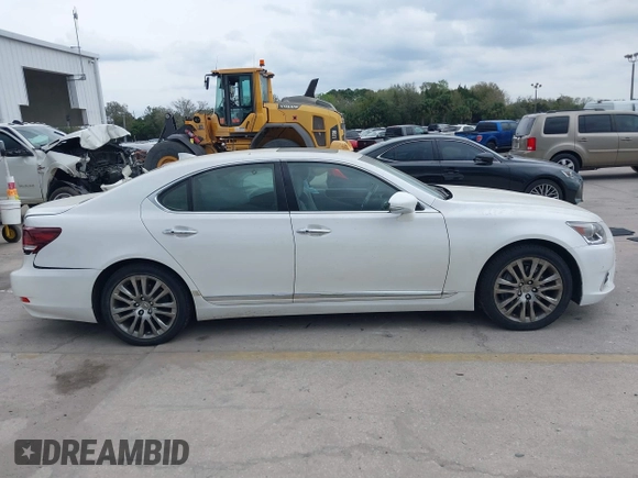2015 Lexus LS with VIN JTHBL5EF3F5136885, listed as a IAAI auction lot 41611555 with 20,190 mi miles. Bid and sale history available at carsss.com. Image 13.