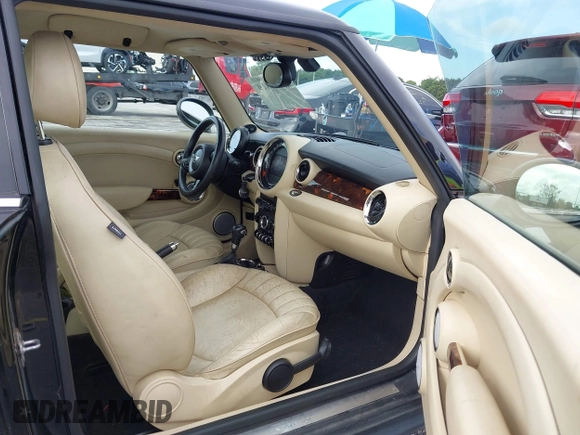 2012 MINI Hardtop S z VIN WMWSV3C52CT387024, wystawiony jako IAAI lot #42754819 z przebiegiem 54 853 mil mil oraz . Historia ofert i sprzedaży dostępna na DreamBid. Obrazek 5.