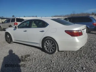 2011 Lexus LS 460 z VIN JTHCL5EF8B5011380, wystawiony jako Copart lot #47326435 z przebiegiem 86 313 mil mil oraz Szkoda całkowita • Salvage title. Historia ofert i sprzedaży dostępna na DreamBid. Obrazek 2.
