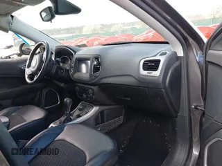 2019 Jeep Compass Latitude z VIN 3C4NJDBB3KT849487, wystawiony jako IAAI lot #41996602 z przebiegiem 45 138 mil mil oraz . Historia ofert i sprzedaży dostępna na DreamBid. Obrazek 5.