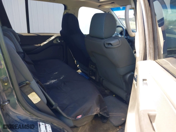 2005 Nissan Pathfinder LE with VIN 5N1AR18W25C714108, listed as a IAAI auction lot 41767584 with 197,147 mi miles. Bid and sale history available at carsss.com. Image 8.