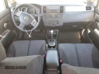 2011 Nissan Versa SL z VIN 3N1BC1CP1BL507254, wystawiony jako Copart lot #50992275 z przebiegiem 93 679 mil mil oraz Czysty tytuł • Clean title. Historia ofert i sprzedaży dostępna na DreamBid. Obrazek 8.