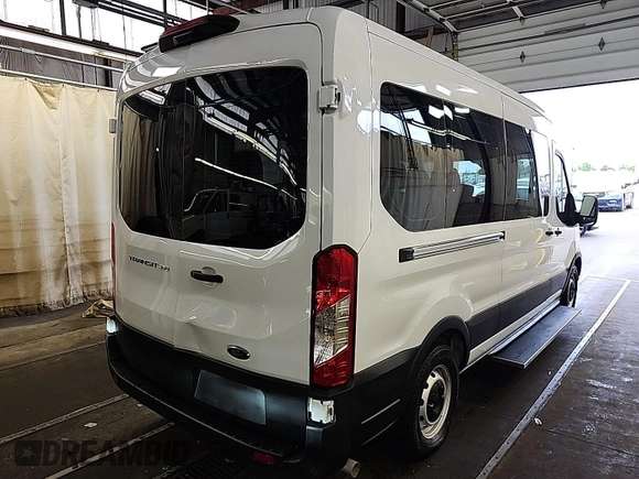 2023 Ford Transit Passenger XL z VIN 1FBAX2C82PKB52779, wystawiony jako IAAI lot #42518235 z przebiegiem 9 080 mil mil oraz . Historia ofert i sprzedaży dostępna na DreamBid. Obrazek 9.