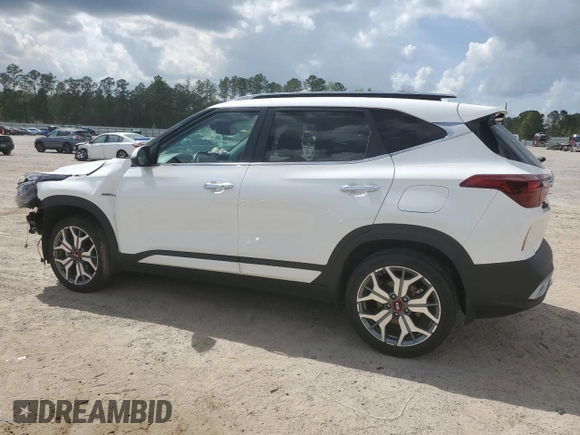 2021 Kia Seltos SX z VIN KNDETCA22M7082096, wystawiony jako Copart lot #51905735 z przebiegiem 44 259 mil mil oraz Szkoda całkowita • Salvage title. Historia ofert i sprzedaży dostępna na DreamBid. Obrazek 2.