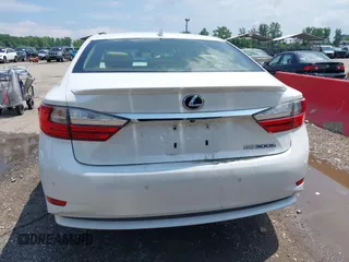 2016 Lexus ES 300h z VIN JTHBW1GG8G2110372, wystawiony jako IAAI lot #42278981 z przebiegiem 140 963 mil mil oraz . Historia ofert i sprzedaży dostępna na DreamBid. Obrazek 16.