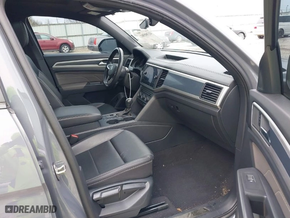 2021 Volkswagen Atlas Cross Sport 3.6L V6 SE w/Technology R-Line with VIN 1V2PE2CAXMC231037, listed as a IAAI auction lot 41380581 with 40,889 mi miles. Bid and sale history available at carsss.com. Image 5.