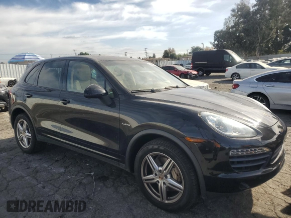2013 Porsche Cayenne S Hybrid z VIN WP1AE2A21DLA14185, wystawiony jako Copart lot #81671674 z przebiegiem 118 890 mil mil oraz Czysty tytuł • Clean title. Historia ofert i sprzedaży dostępna na DreamBid. Obrazek 4.