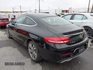 2019 Mercedes-Benz C 300 z VIN WDDWJ8DB6KF875249, wystawiony jako IAAI lot #42454994 z przebiegiem 51 013 mil mil oraz . Historia ofert i sprzedaży dostępna na DreamBid. Obrazek 3.