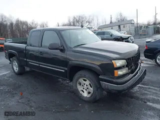 2006 Chevrolet Silverado 1500 LT1 with VIN 1GCEK19B96E136150, listed as a IAAI auction lot 41813575 with 155,860 mi miles. Bid and sale history available at carsss.com. Image 1.