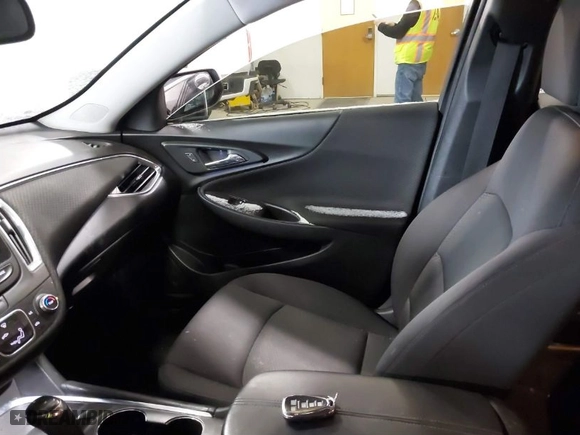 2018 Chevrolet Malibu LT with VIN 1G1ZD5ST3JF100598, listed as a IAAI auction lot 41558853 with 79,975 mi miles. Bid and sale history available at carsss.com. Image 5.