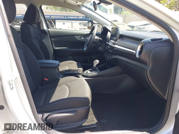 2021 Kia Forte LXS z VIN 3KPF24AD0ME349234, wystawiony jako IAAI lot #42238895 z przebiegiem 66 043 mil mil oraz . Historia ofert i sprzedaży dostępna na DreamBid. Obrazek 5.