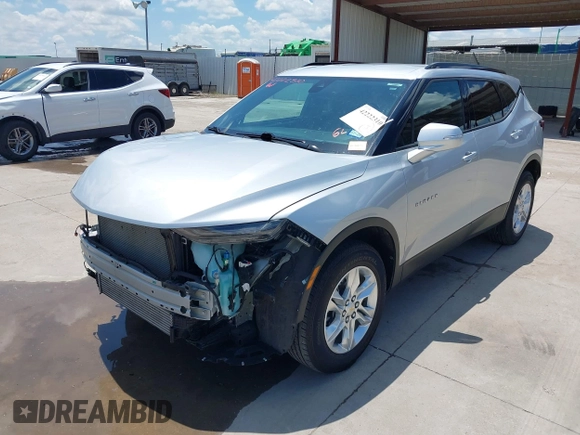 2021 Chevrolet Blazer LT z VIN 3GNKBCR47MS577835, wystawiony jako IAAI lot #42222310 z przebiegiem 26 030 mil mil oraz . Historia ofert i sprzedaży dostępna na DreamBid. Obrazek 2.