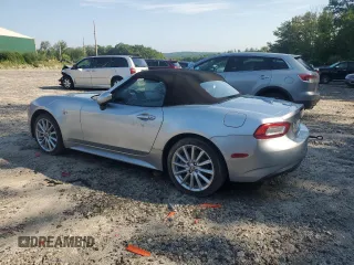 2018 FIAT 124 Spider Abarth z VIN JC1NFAEK4J0140443, wystawiony jako Copart lot #65664034 z przebiegiem Nie podano mil oraz Nie do naprawy. Historia ofert i sprzedaży dostępna na DreamBid. Obrazek 2.