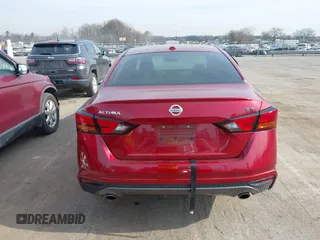 2019 Nissan Altima 2.5 SR with VIN 1N4BL4CV7KC113840, listed as a IAAI auction lot 41748943 with 82,930 mi miles. Bid and sale history available at carsss.com. Image 16.