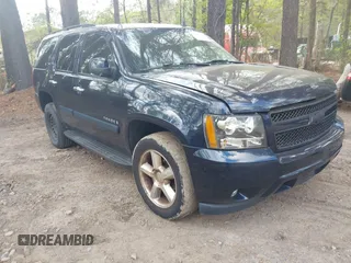 2008 Chevrolet Tahoe LTZ z VIN 1GNFK13088J132099, wystawiony jako IAAI lot #41985740 z przebiegiem 289 853 mil mil oraz . Historia ofert i sprzedaży dostępna na DreamBid. Obrazek 1.
