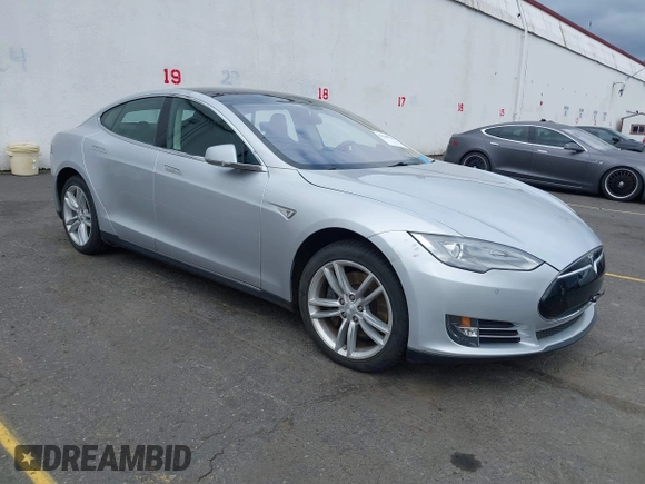 2014 Tesla Model S 60 with VIN 5YJSA1S13EFP53662, listed as a IAAI auction lot 42249930 with Not provided miles and . Bid and sale history available at DreamBid. Image 1.