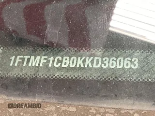 2019 Ford F-150 XL z VIN 1FTMF1CB0KKD36063, wystawiony jako IAAI lot #42459469 z przebiegiem 104 067 mil mil oraz . Historia ofert i sprzedaży dostępna na DreamBid. Obrazek 3.