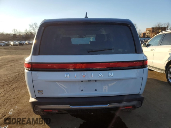 2023 Rivian R1S Launch Edition z VIN 7PDSGABL1PN005988, wystawiony jako Copart lot #42556295 z przebiegiem 19 894 mil mil oraz Szkoda całkowita • Salvage title. Historia ofert i sprzedaży dostępna na DreamBid. Obrazek 6.