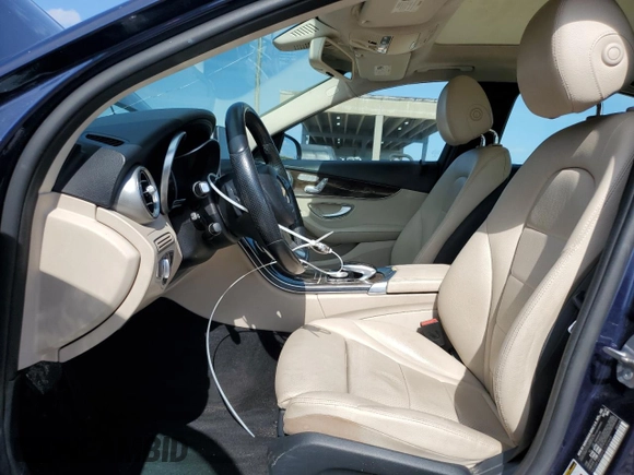2017 Mercedes-Benz C 300 with VIN 55SWF4KBXHU220949, listed as a Copart auction lot 56018725 with 117,826 mi miles and Clean title. Bid and sale history available at DreamBid. Image 7.