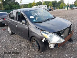 2015 Nissan Versa SV with VIN 3N1CN7AP8FL910948, listed as a IAAI auction lot 40189180 with Not Provided miles. Bid and sale history available at carsss.com. Image 1.