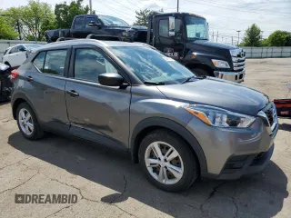 2019 Nissan Kicks S z VIN 3N1CP5CU3KL560088, wystawiony jako Copart lot #55911105 z przebiegiem 76 707 mil mil oraz Szkoda całkowita • Salvage title. Historia ofert i sprzedaży dostępna na DreamBid. Obrazek 4.