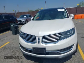2017 Lincoln MKX Reserve z VIN 2LMPJ6LP2HBL49047, wystawiony jako IAAI lot #42151969 z przebiegiem 65 719 mil mil oraz . Historia ofert i sprzedaży dostępna na DreamBid. Obrazek 12.