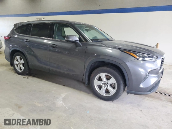 2022 Toyota Highlander LE z VIN 5TDBZRBH8NS596792, wystawiony jako Copart lot #56416845 z przebiegiem 40 761 mil mil oraz Szkoda całkowita • Salvage title. Historia ofert i sprzedaży dostępna na DreamBid. Obrazek 4.