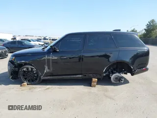 2025 Land Rover Range Rover SE z VIN SALKP9FU4SA281132, wystawiony jako IAAI lot #42116456 z przebiegiem 7 016 mil mil oraz . Historia ofert i sprzedaży dostępna na DreamBid. Obrazek 15.