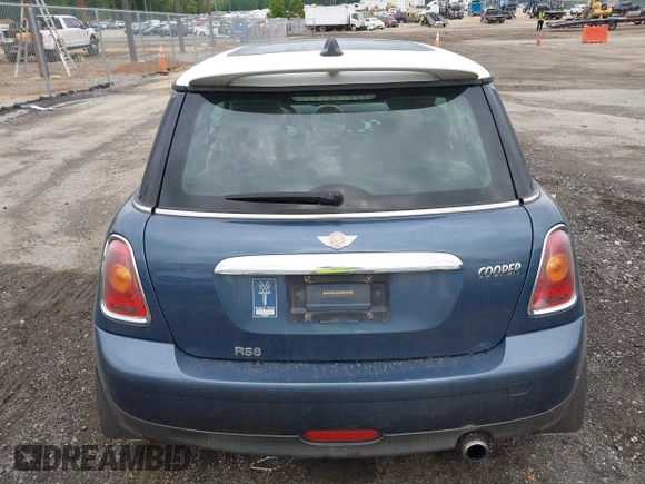 2010 MINI Hardtop with VIN WMWMF3C5XATZ26122, listed as a IAAI auction lot 42377547 with 198,506 mi miles and . Bid and sale history available at DreamBid. Image 15.