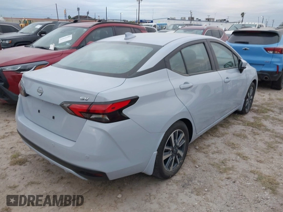 2024 Nissan Versa SV z VIN 3N1CN8EV1RL852359, wystawiony jako IAAI lot #41964102 z przebiegiem 17 837 mil mil oraz . Historia ofert i sprzedaży dostępna na DreamBid. Obrazek 4.
